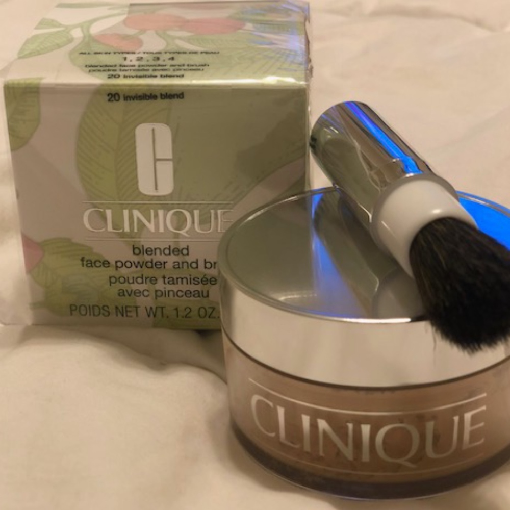 Clinique Blended Face Powder & Brush - Invisible
